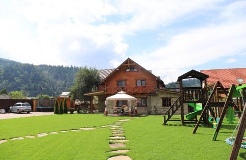 Mykulychyn Maison | Apple House