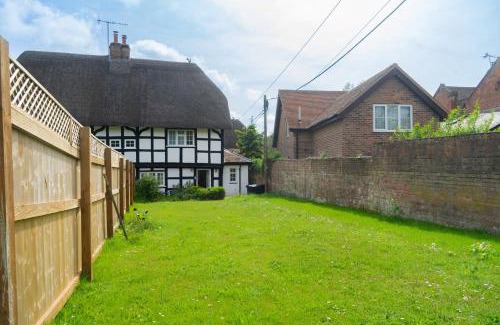 Manningford Bruce Maison | Applecott - 2 bedroom Thatched cottage close to Stonehenge