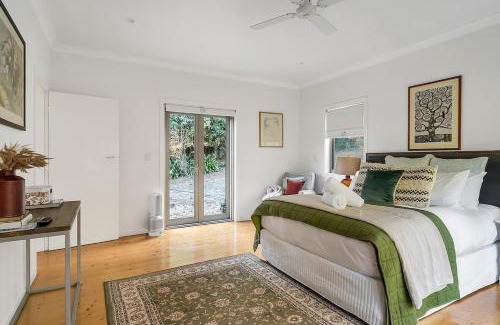 Robertson Maison | Applegarth Cottage - Whole House On 5 Acres