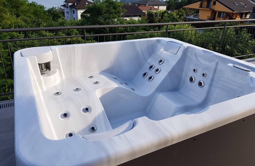 Cresseglio Appartement | Approx. 210 m² 6½-room house unit with large sun terrace with whirlpool and dream lake view