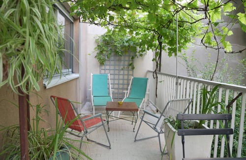 Batignolles Appartement | Appt + terrasse sur jardin 4 personnes face métro et parc Luther king