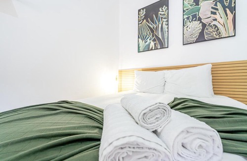 Mina Maison | April Square Guesthouse by Lisbon with Sintra - shared bathrooms