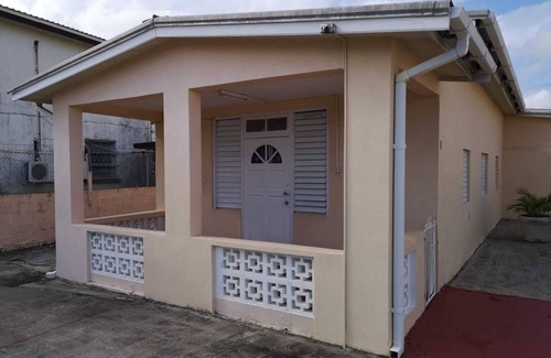 Blue Waters Appartement | Apt 5. Beautiful 2 bedroom apartment, close to restaurants and Accra beach.