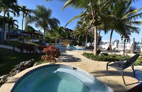 Aguadilla Pueblo Appartement | Apt 8, Beautiful Property, pool, Jacuzzi, sports, kids area,10 min to airport