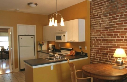 Baker Appartement | Hanche, Urbain, Confortable Apt. dans le quartier historique calme. Parfait pour les couples