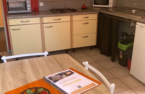 Compreignac Appartement | Apt indépendant mauve /terrasse /parking/5 km des activités du lac de ST PARDOUX