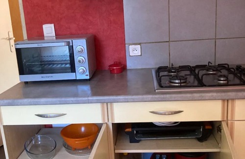 Compreignac Appartement | Apt indépendant mauve /terrasse /parking/5 km des activités du lac de ST PARDOUX