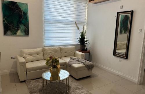 Kingston Appartement | Apt Near Devon - Kingston- POOL- B306 FIWI