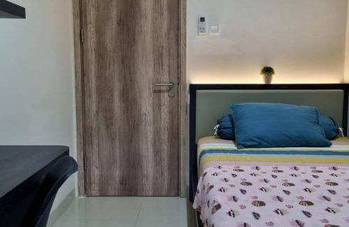 Ragunan Appartement | Apt Pejaten Park Residence 2 BR Grey dgn Netflix, Bathub, Pool