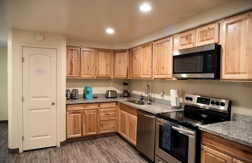 Tucson Maison | APT Style Home 2BR/2BA w/COV Patio Near Airport