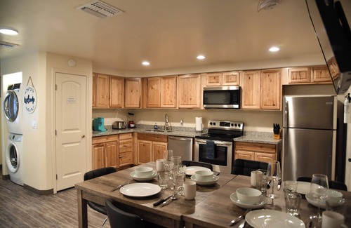 Tucson Maison | APT Style Home 2BR/2BA w/COV Patio Near Airport