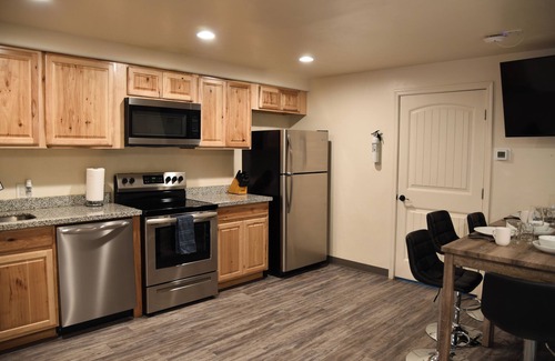 Tucson Maison | APT Style Home 2BR/2BA w/COV Patio Near Airport