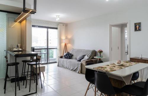 Centro Appartement | Apto com varanda e churrasq 500m da praia RML605