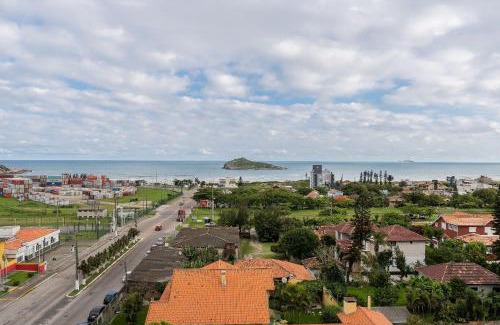 Centro Appartement | Apto com varanda e churrasq 500m da praia RML605