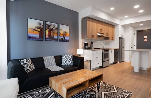 Centretown West Appartement | Apt w/Den and Rooftop, Steps to Little Italy