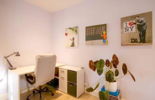 Finchley Church End Appartement | Apt w Garden Oasis in Finchley