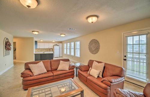 Clear Lake Shores Appartement | Apt with Balconies - Steps to Kemah Boardwalk!