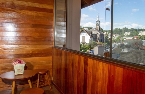Gramado City Centre Appartement | ADAPTE A 100 m CENTRE INDOOR balcon C / vue Eglise-fine connexion Wi-Fi, SKY, SPLIT Q / M