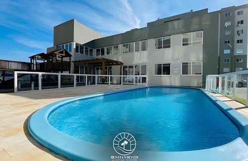 Torres Appartement | Apto Premium em Torres - 3 min do mar - Ar condicionado - Tv Smart - Wifi - 03 quartos - Churrasqueira - Piscina - Lavanderia