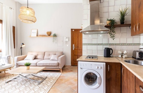 San Ildefonso Appartement | Apto Real Bajo Cartuja. Appartement avec patio privé et Wi-Fi.