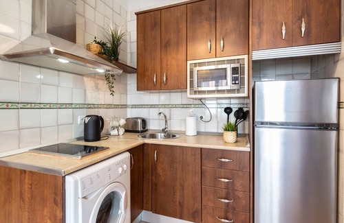 San Ildefonso Appartement | Apto Real Bajo Cartuja. Appartement avec patio privé et Wi-Fi.
