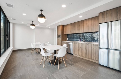South Pandosy Copropriété | AQUA Corner Unit w Balcony and Amazing View #614