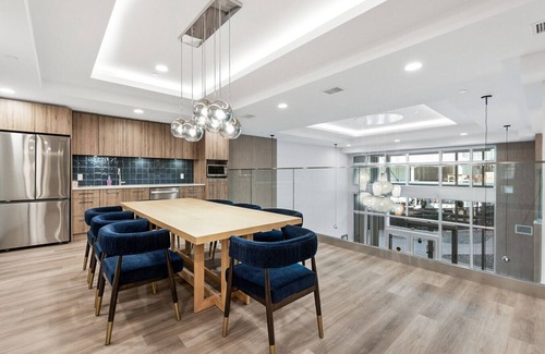 South Pandosy Copropriété | AQUA Corner Unit w Balcony and Amazing View #614
