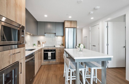 South Pandosy Copropriété | AQUA Corner Unit w Balcony and Amazing View #614