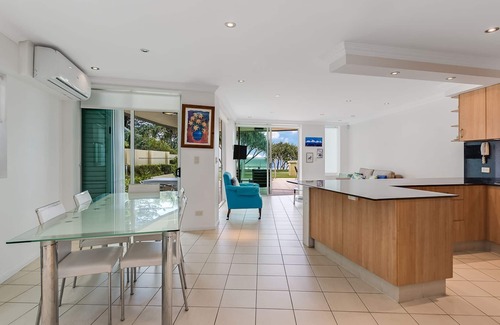 Tugun Appartement | Aqua Solai 2 - Absolute Beachfront Tugun - Min. 3 night stays!