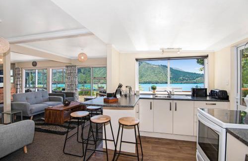 Moetapu Bay Maison | Aquamarine Dreams - Marlborough Holiday Home