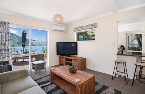 Moetapu Bay Maison | Aquamarine Dreams - Marlborough Holiday Home