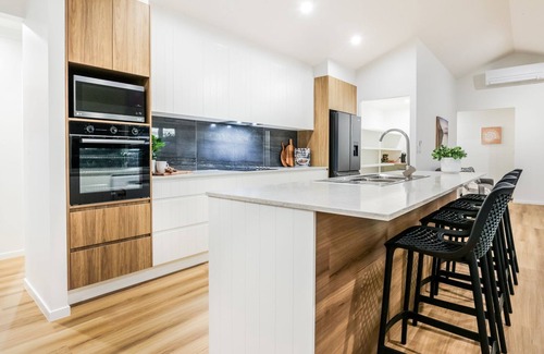Agnes Water Maison | Aquatic Abode - stunning new 4 bedroom with air con & pool.