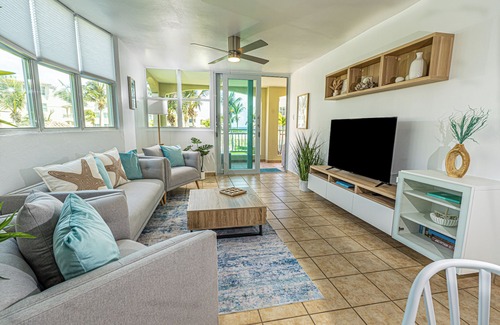 Bajura Copropriété | AquaVista Beachfront 3BD 2BA w/Private Balcony Overlooking Pool with Ocean View