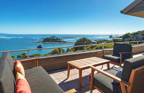 Britannia Heights Maison | Aquavista - Beautiful Views over Tasman Bay
