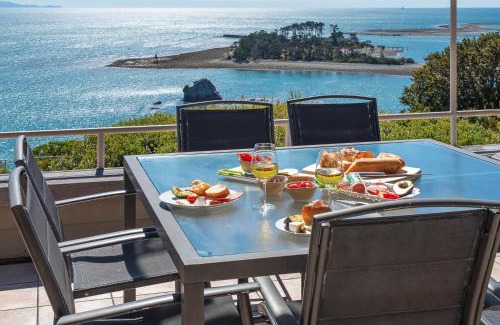 Britannia Heights Maison | Aquavista - Beautiful Views over Tasman Bay