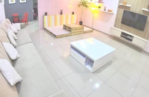 Kampung Ayer Meleleh Maison | Arang Homestay14pax 4room(BBQ)(Kbox)Near to Beach