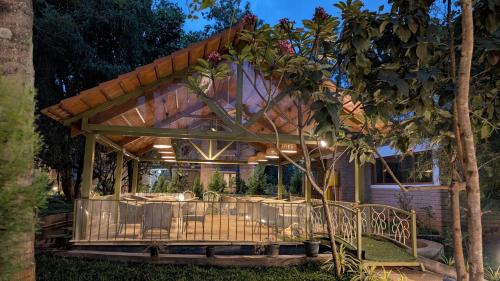 Electronics City Station Balnéaire | Aranyeh People Tree Resort