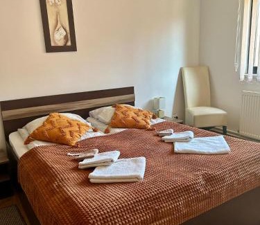 Sindominic Lit Et Petit-Déjeuner | Aranykakas étterem és panzió