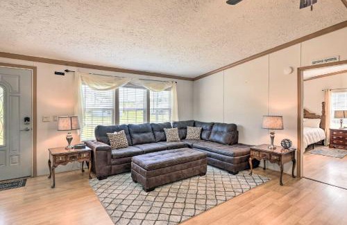 Minnesott Beach Maison | Arapahoe Home with Fireplace Near Deer Hunting