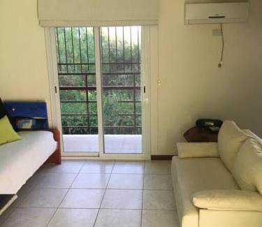 La Poblacion Appartement | Arcángeles del Oeste - Descanso al pie de la montaña
