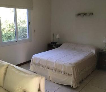 La Poblacion Appartement | Arcángeles del Oeste - Descanso al pie de la montaña