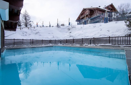 Arc-1950 Appartement | Arc 1950: Spacious for 10, ski-in/ski-out, pools & spa