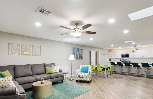Scottsdale Estates Ten Maison | Arcade | Hot Tub | Great for Groups! Old Town 3 mi