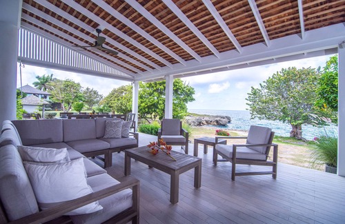 St. Ann's Bay Villa | Ocean Front Villa 1 à Chukka Cove - Le Tropical Escape Parfait