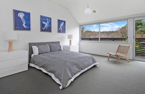 Burrawang Maison | Architect designed contemporary home in the heart of Burrawang Village
