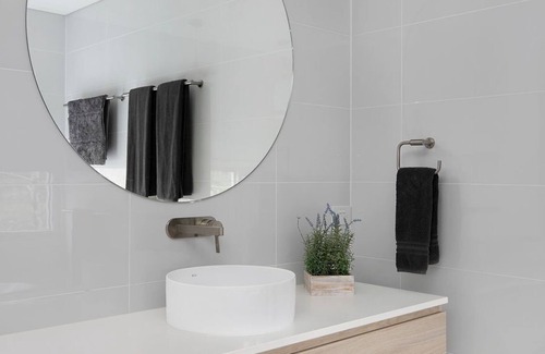 Burrawang Maison | Architect designed contemporary home in the heart of Burrawang Village