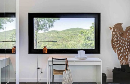 Bolton-Est Cabine | Architectural Gem in the Eastern Townships