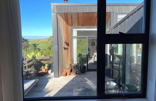 St. Clair Appartement | Architectural home with stunning sea views in St Clair