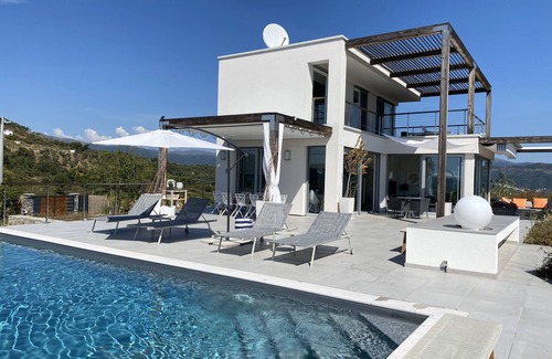 Cipressa Villa | Architecturally designed luxury Villa - Casa del Cielo
