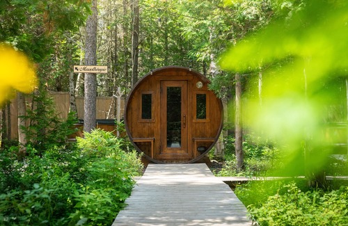 Les Eboulements Cabine | Architecture and design awards winning cabin with hot tubs and sauna.